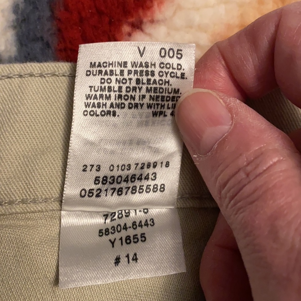 Levi’s Capri’s - Picture 11 of 15